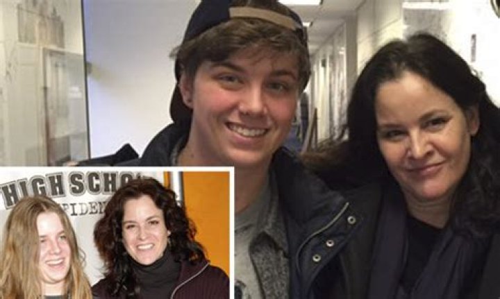 Exploring the Life of Ally Sheedy's Son: A Glimpse into Their Relationship