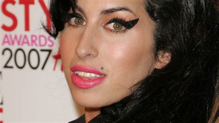 Amy Winehouse's Iconic Makeup: A Timeless Tribute to a Musical Legend