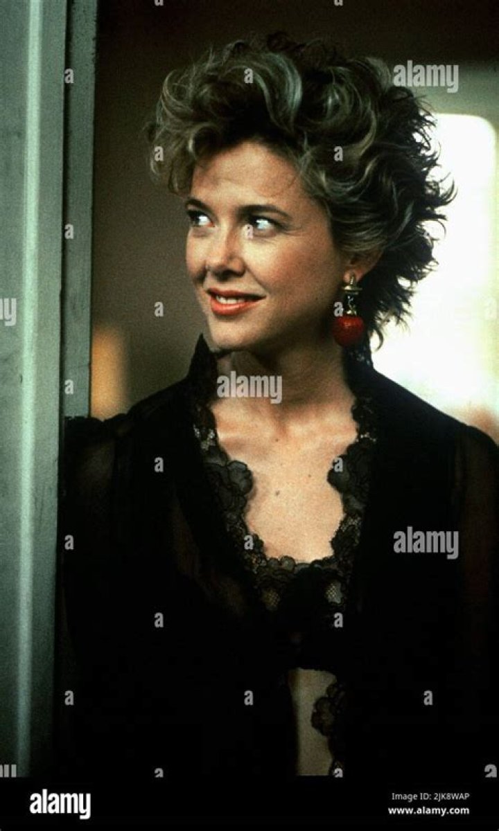 Annette Bening: A Comprehensive Look at Her Iconic Journey in the 1990s