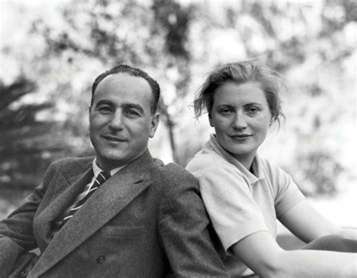 Aziz Eloui Bey: The Enigmatic Figure of Contemporary Culture