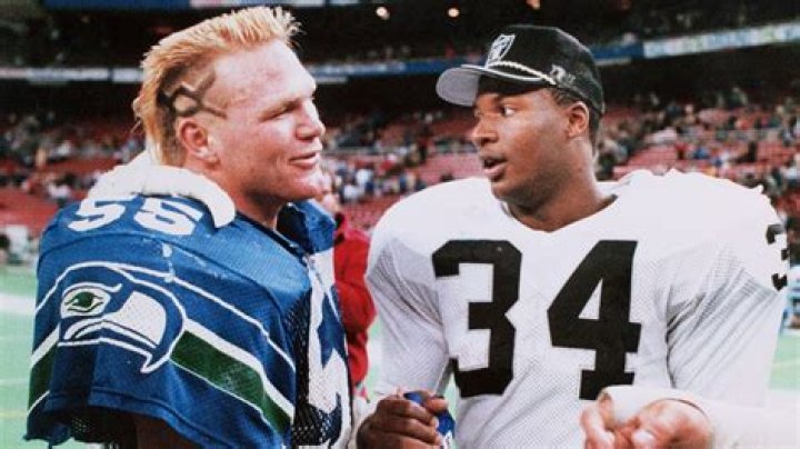Bo Jackson vs Brian Bosworth: A Clash of Athletic Titans