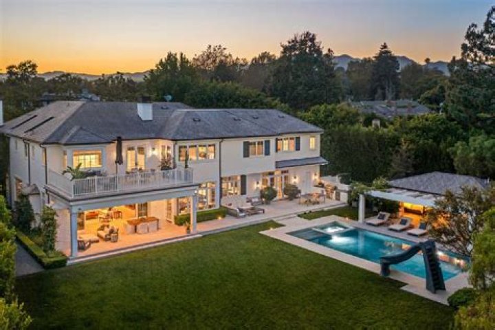Ben Affleck's Casa: A Comprehensive Guide to His Luxurious Home