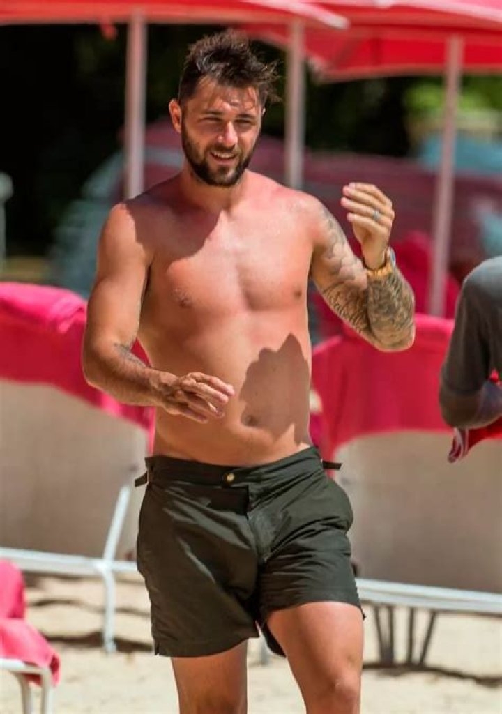 Unveiling the Life of Charlie Austin Cryer: A Journey of Passion and Resilience