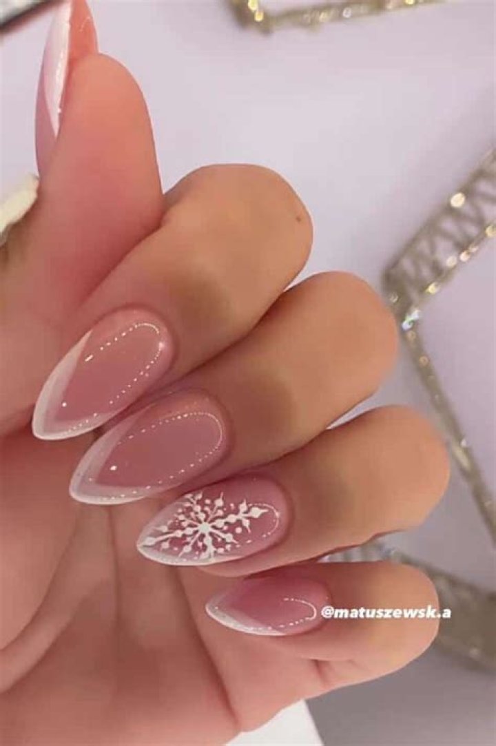 Christmas Nails Almond: A Festive Guide to Stunning Almond-Shaped Nail Designs