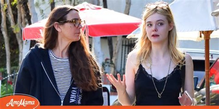 Unveiling Dakota Fanning's Mom: The Woman Behind the Star