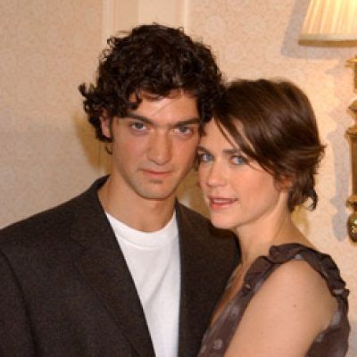 David Alpay's Height: Standing Tall in the Spotlight