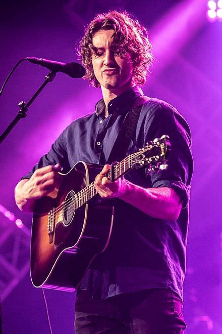 Dean Lewis Wiki: A Comprehensive Look at the Australian Singer-Songwriter