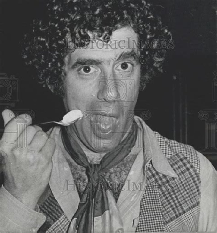 Renowned Actor Elliot Gould in the Spotlight