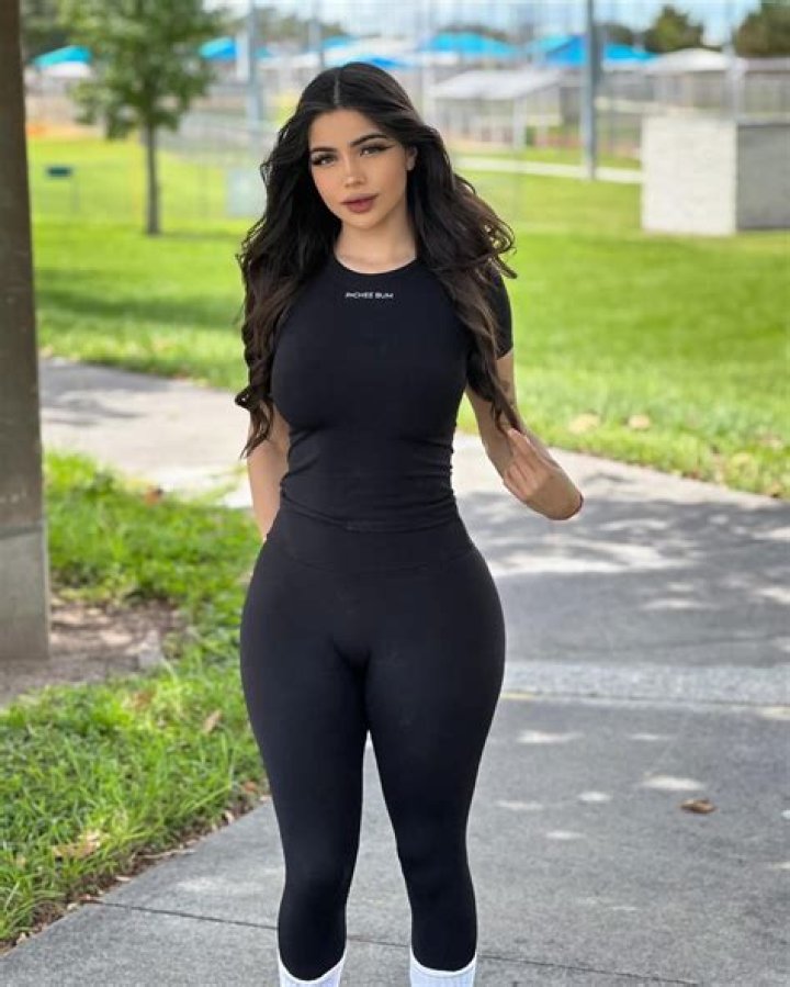 Erome Aishah Sofey: The Rising Star in the World of Entertainment