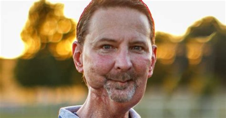 Notable Figures Who Chew Tobacco: A Look at Their Lives and Choices