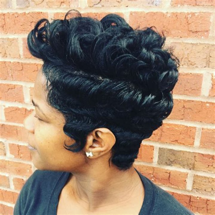 Mastering Finger Curls for Short Hair: A Complete Guide