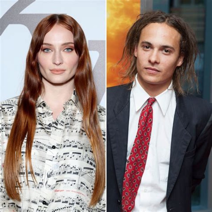 Exploring the Life of Frank Dillane's Wife: A Deep Dive