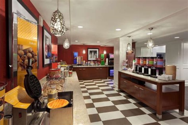 Hampton Inn DC White House: A Premier Stay Near the Heart of Power