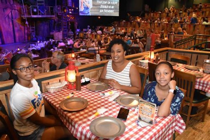 Hatfield &amp; McCoy Dinner Show Pigeon Forge TN: An Unforgettable Night of Entertainment and Southern Hospitality