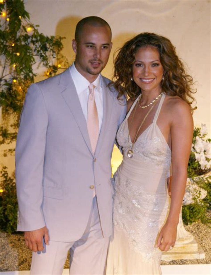 How Many Times Has Jennifer Lopez Been Married? A Comprehensive Look at Her Relationships