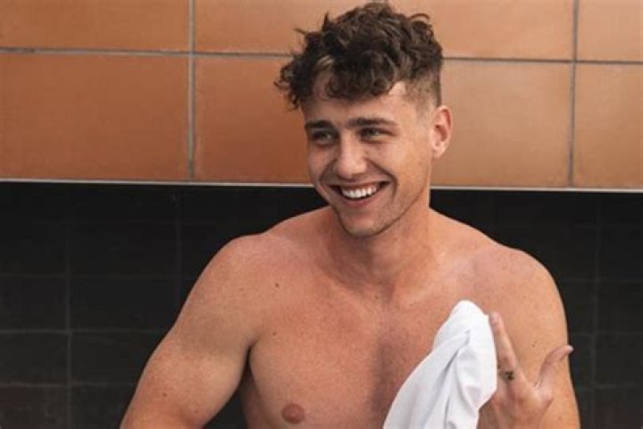 How Old is Harry Jowsey? A Deep Dive into the Life of the Reality Star