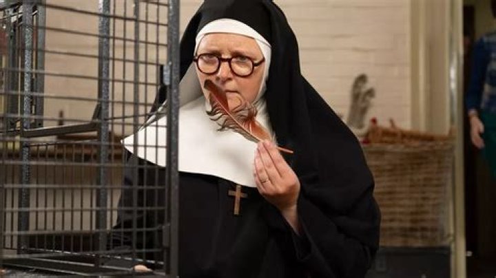 How Old Is Lorna Watson? A Comprehensive Guide to Her Age, Career, and Life