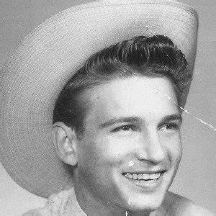 How Tall Was Waylon Jennings? Understanding the Legacy of a Country Music Legend