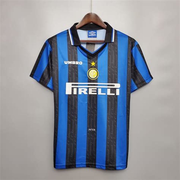 Inter Milan T-Shirt Vintage Umbro Pirelli: A Timeless Tribute to Football Heritage