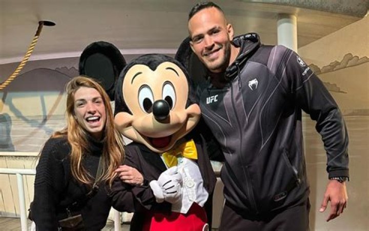 Love in the Spotlight: Is Laura Dern Dating Anyone?