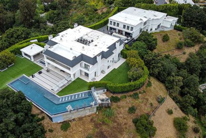 Jennifer Lopez and Ben Affleck's House on Zillow: A Comprehensive Look