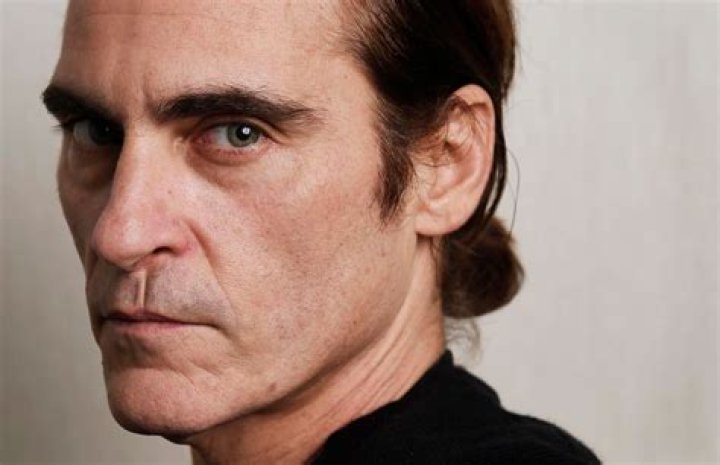 Joaquin Phoenix Hair Lip: The Style Evolution of an Icon