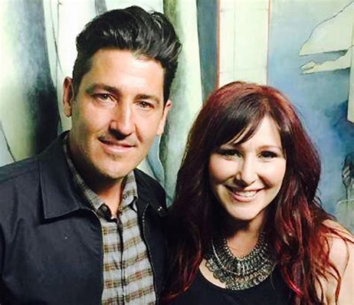 Exploring the Life and Relationships of Jonathan Knight: An Insight into His First Wife