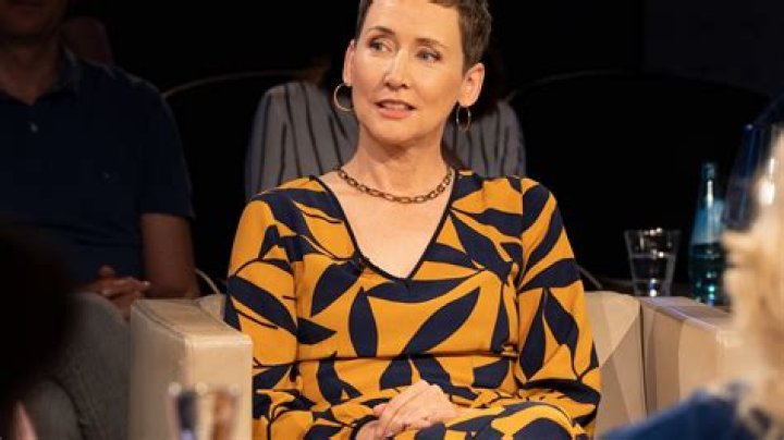 Karen Suender: The Rising Star of the Social Media Era