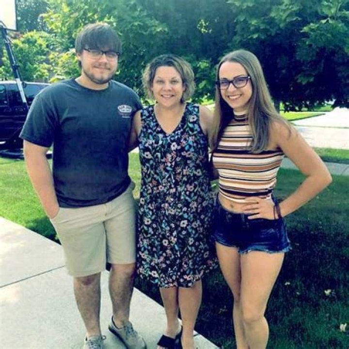 Kathy Pol: The Rising Star in the Fashion Industry