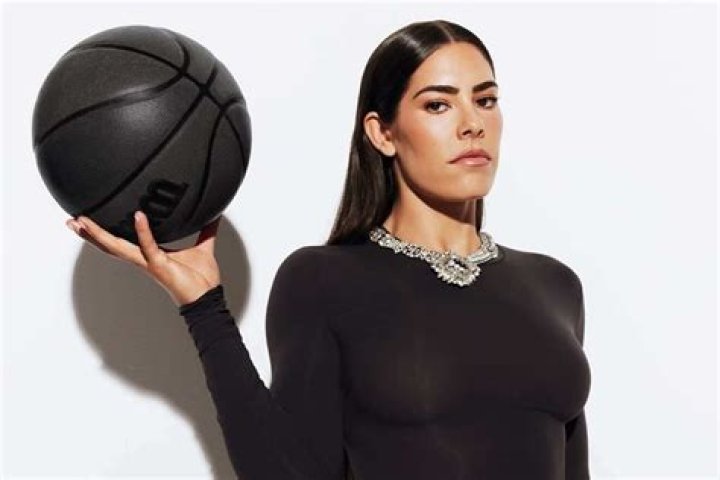 Kelsey Plum Nudes: A Comprehensive Analysis of the Controversy and Impact