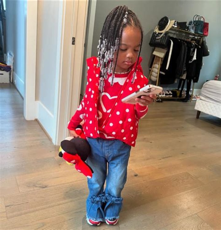 Keziah London Taylor: Rising Star in the Fashion Industry