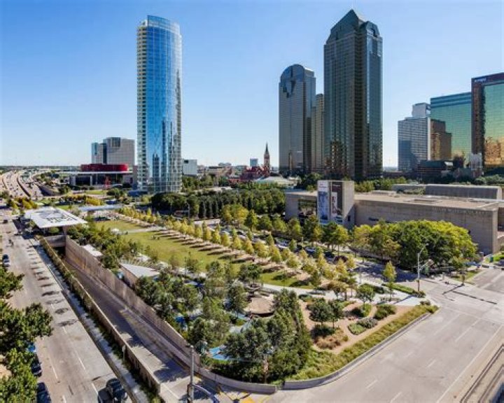 Klyde Warren Park: Dallas' Urban Oasis