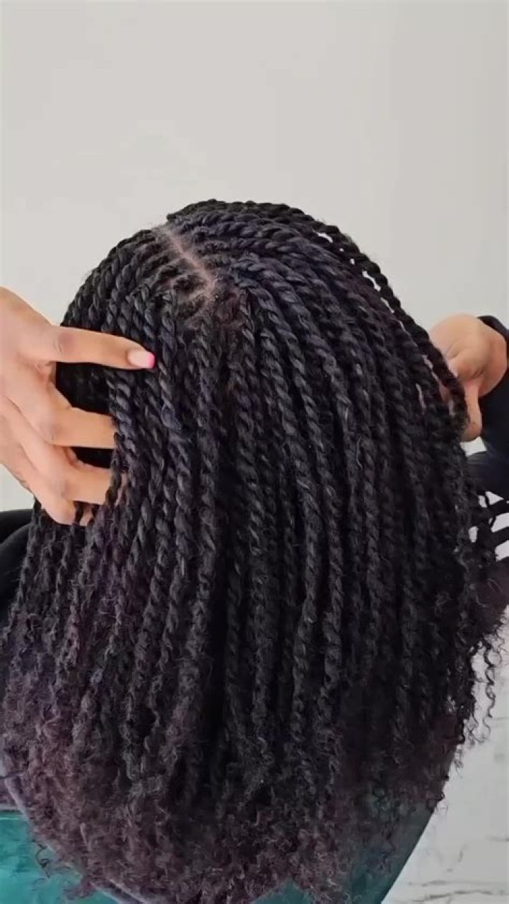 Knotless Twisting: The Ultimate Guide to a Stunning and Protective Hairstyle