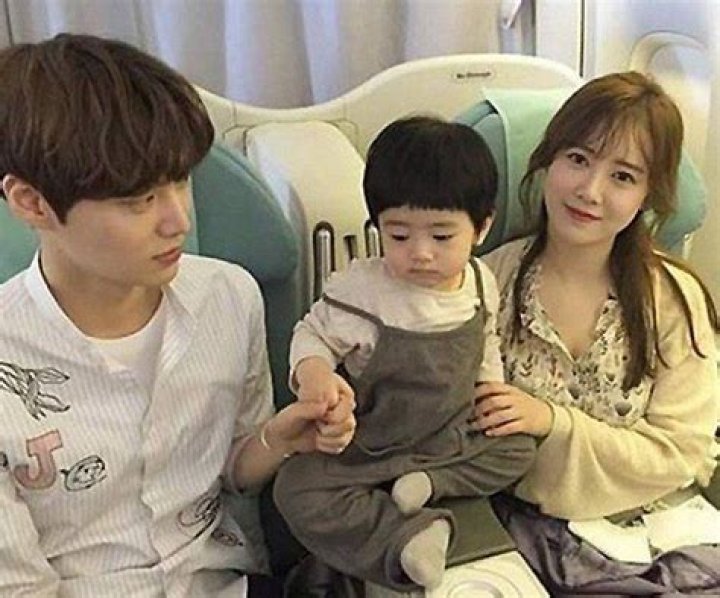 Exploring the Life of Ku Hye-sun: Her Husband and Child