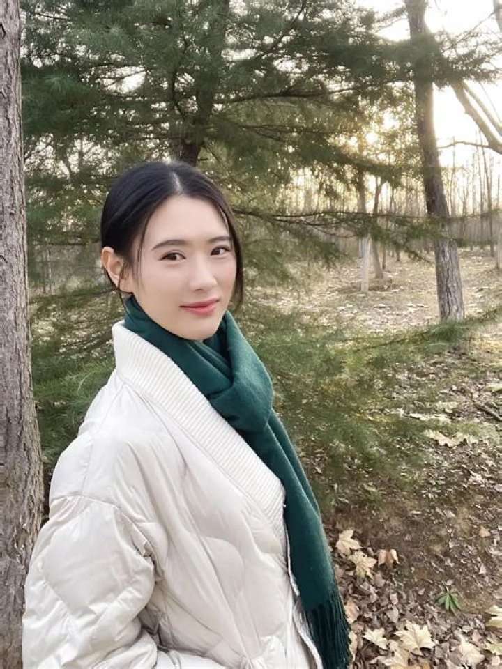 Discovering the Enigmatic Life of Lee Hi's Husband