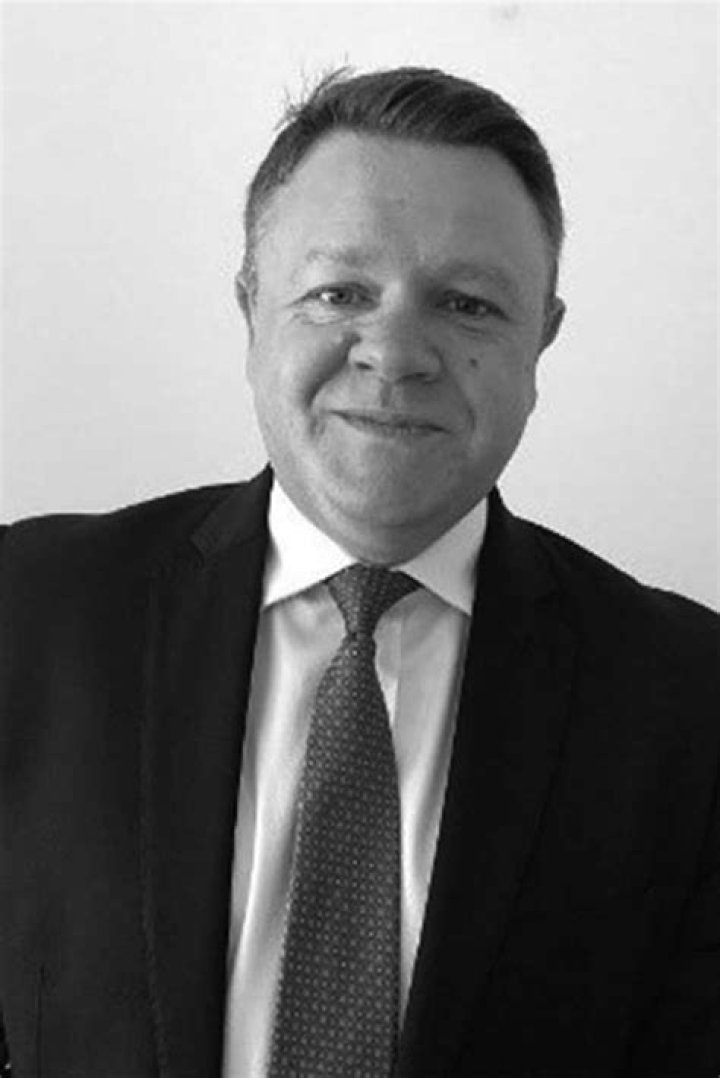 Liam Mic Color: The Vibrant Choices Behind the Voice