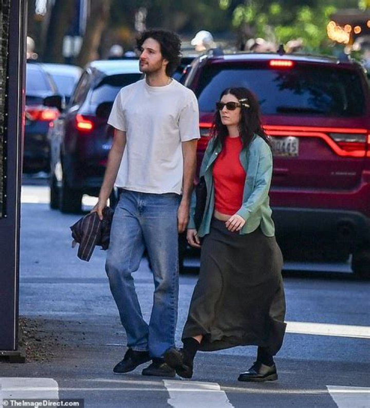 Lorde Dating: Exploring the Love Life of the Pop Sensation