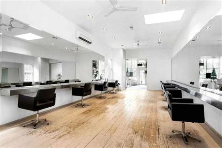 Experience True Elegance at Luxury Hair Salons