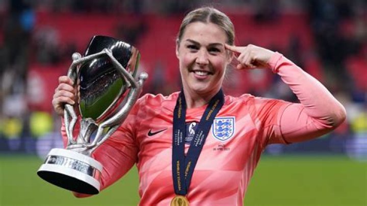 Mary Earps: The Rise of a Goalkeeping Sensation