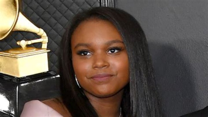 Miley Simmons: The Rising Star of Pop Culture