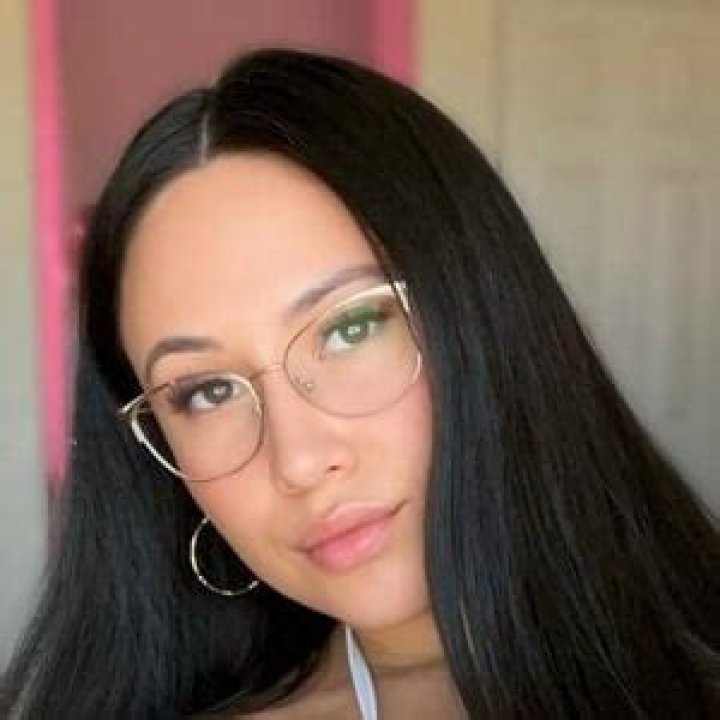 Exploring the Allure of OfficialCheekyKim OnlyFans