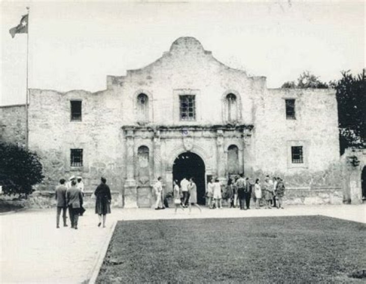 Discover the Fascinating Old Pictures of the Alamo