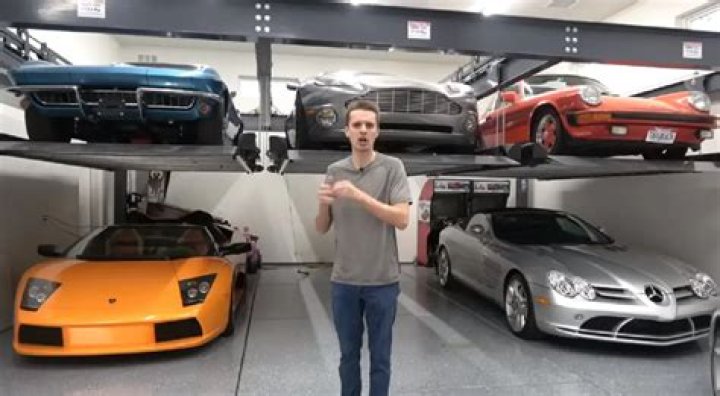 Discover Quynh Anh Hoover's captivating Instagram presence