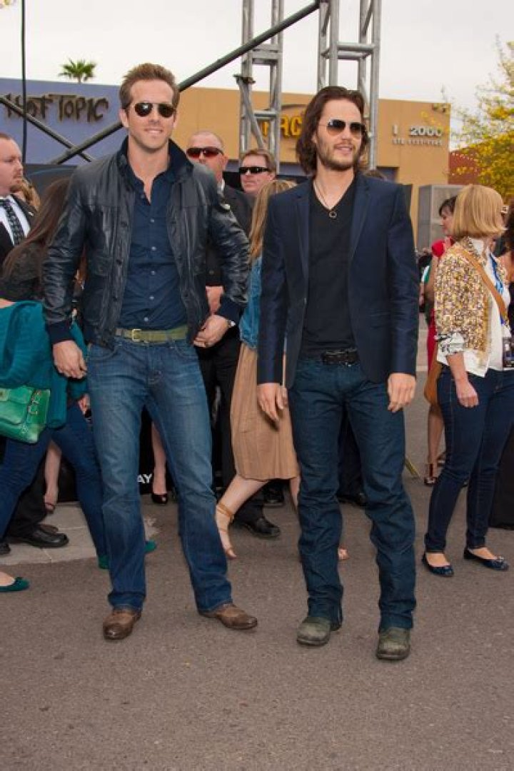 Ryan Reynolds Height in Feet: Unveiling the True Stature