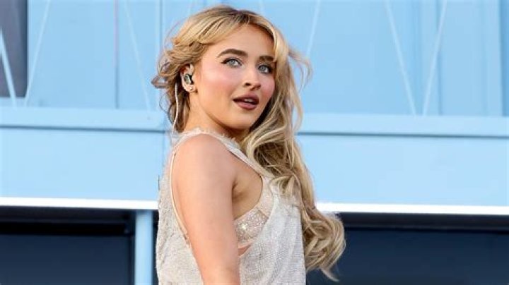 Everything You Need to Know About Sabrina Carpenter's Height in Feet