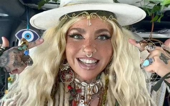 Unveiling Shanin Blake: The Social Media Sensation on OnlyFans