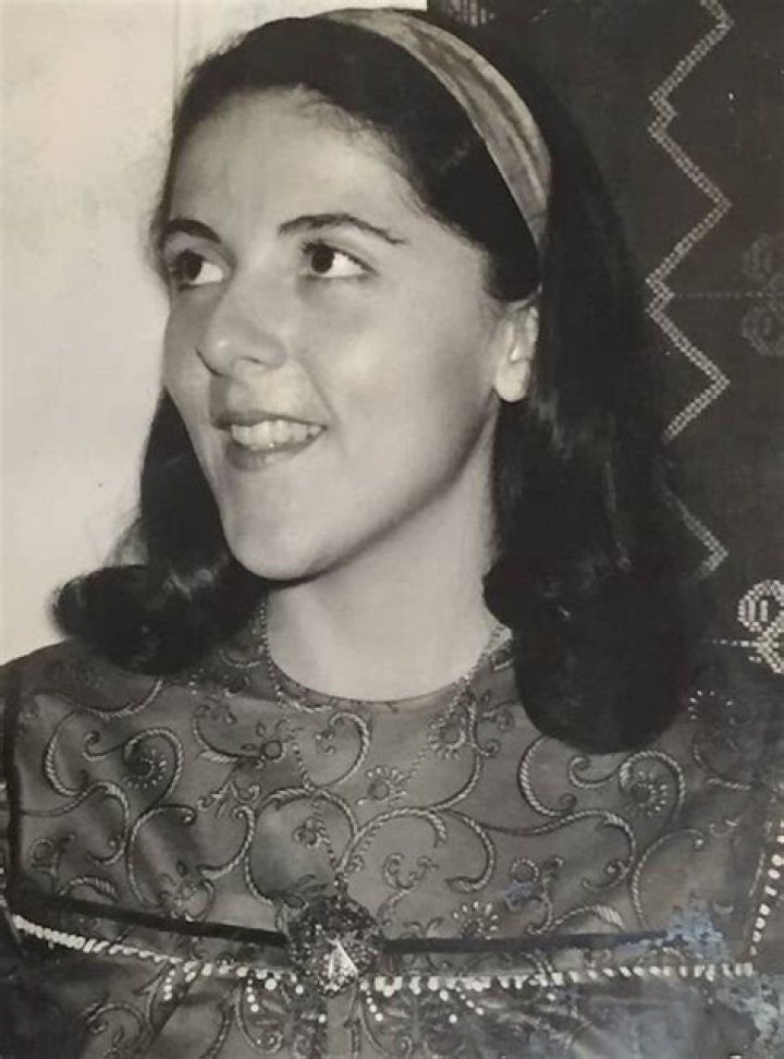 Stanley Ann Dunham: A Comprehensive Look into the Life of Barack Obama's Mother