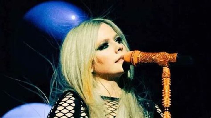 What Genre is Avril Lavigne: A Comprehensive Explanation