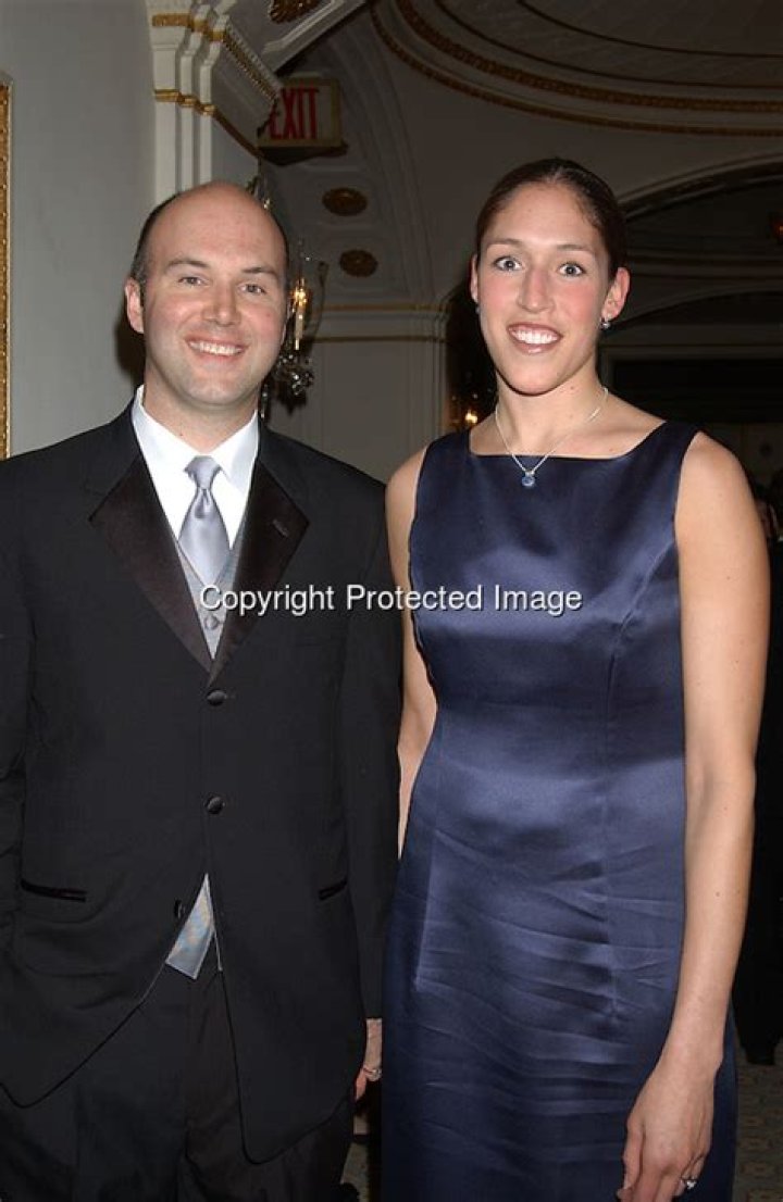 Who Is Rebecca Lobo Married To? A Comprehensive Guide to Her Life, Career, and Personal Life