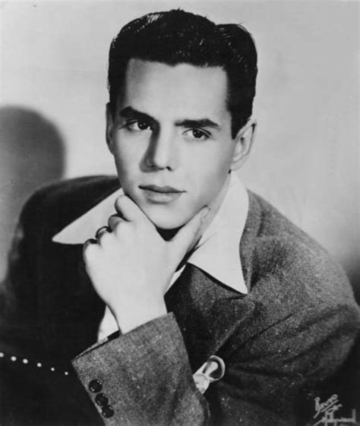 Young Desi Arnaz: A Glimpse into the Life and Legacy of the Iconic Entertainer